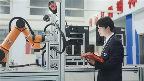 联想全栈智能护航19届亚运会，实现“零故障”圆满闭幕的技术交流与启示